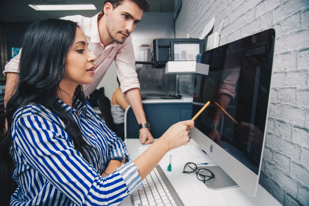 bounce rate psicología del consumidor · qué significa el tiempo en página · métricas digitales lectura conductual · analytics comportamiento · cómo leer datos de marketing