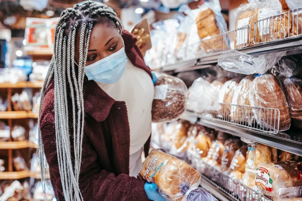 comportamiento del consumidor alimentos básicos · psicología del consumidor supermercado · lealtad de marca canasta básica · escasez económica decisión de compra · neuromarketing alimentos